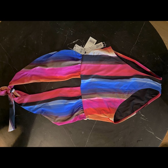 Stunning bathing suit! Summer is coming! - Picture 1 of 3